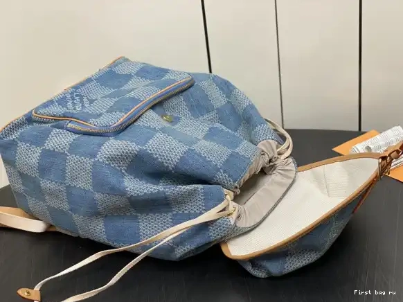 Frstbag ru Montsouris Backpack VUITTON LOUIS 0523